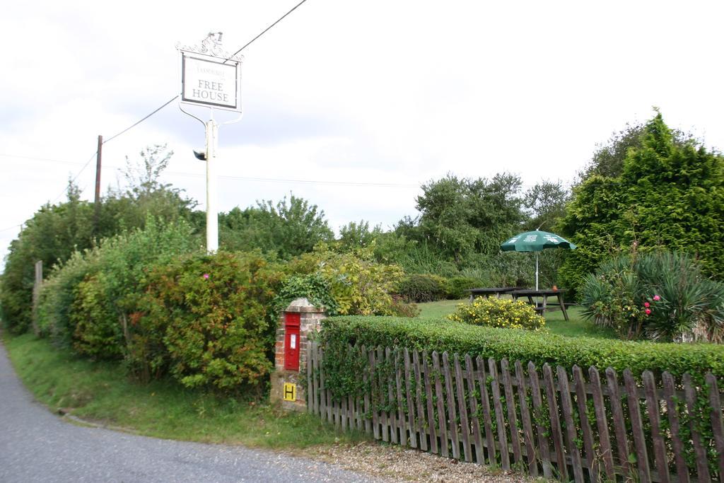 Farmhouse Inn Thaxted Exterior foto