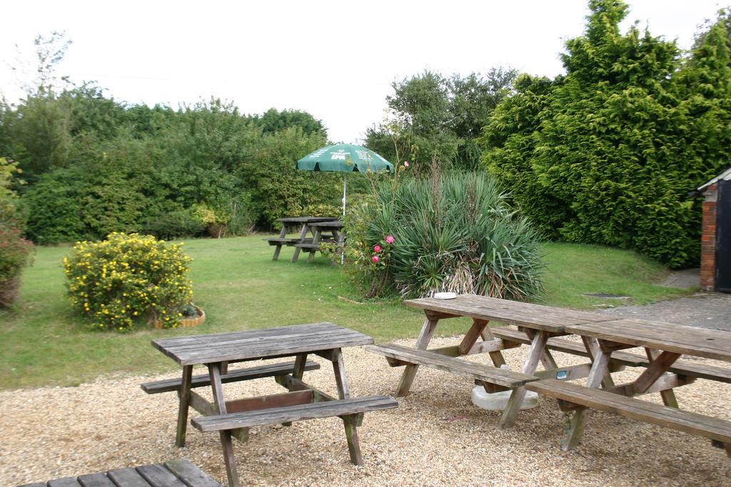 Farmhouse Inn Thaxted Exterior foto